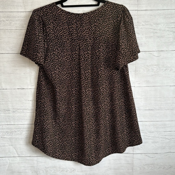I Joah V-Neck Cheetah Print Blouse | SIZE S - Picture 2 of 6